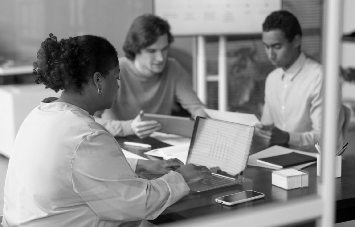 Session de formation en analyse financière avec étude de cas réels